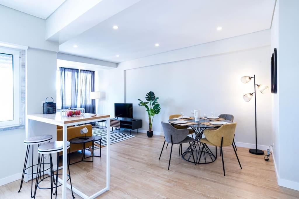 New - Luxury & Bright Apartment Lissabon Buitenkant foto